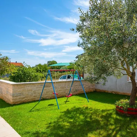 Family Nicole Villa Pula