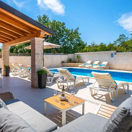 ヴィラ Family Nicole