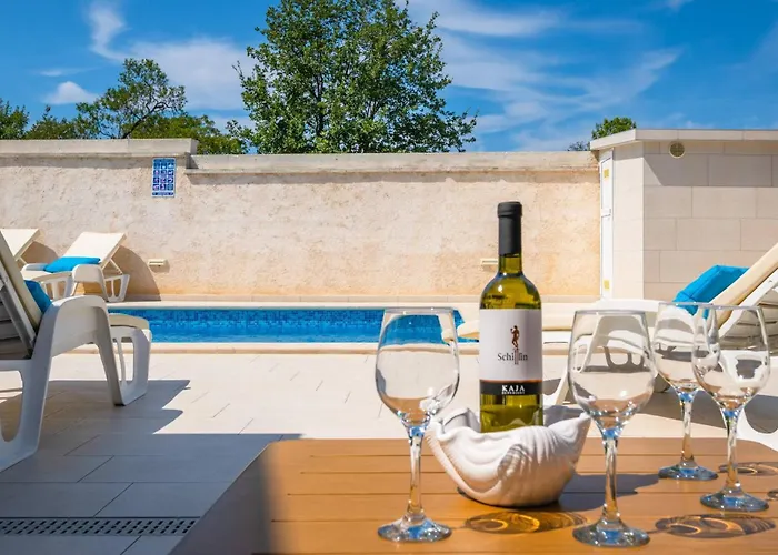 Family Nicole * Pula