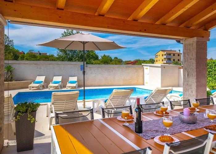 Family Nicole ヴィラ プーラ