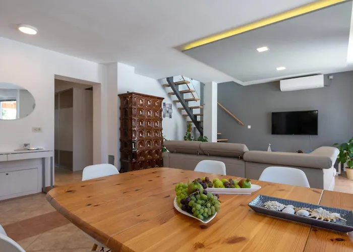 ヴィラ Family Nicole プーラ