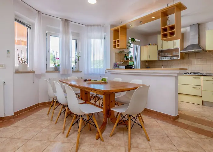 Family Nicole * Pula